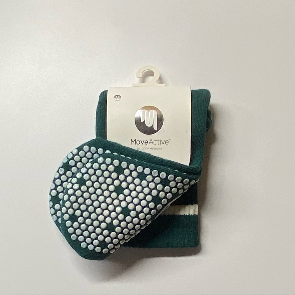 MoveActive Grip Crew Socks, Pilates Barre Yoga Non-Slip Grip Socks, M 8-10 - Picture 5 of 9
